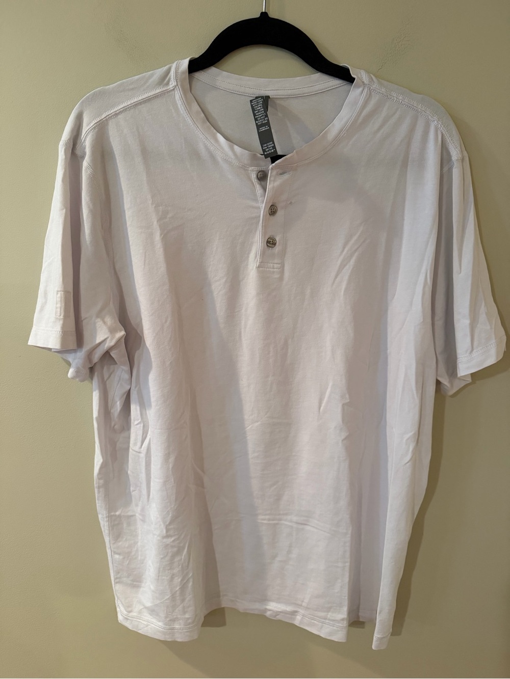 5/$25!! Vuori White Short Sleeve Henley Tee